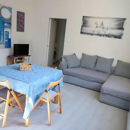 Center Train Station Apartment *